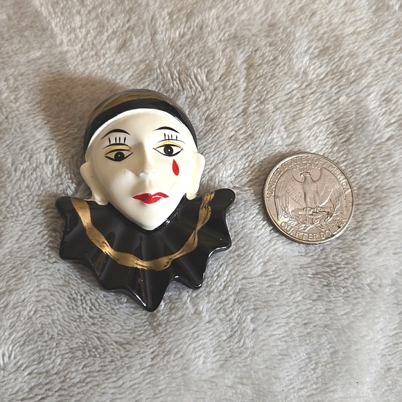 Vintage  LADY head Sad Face Teardrop  Brooch Pin - Picture 2 of 4